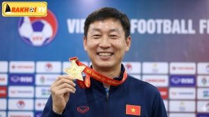 HLV Kim Sang-sik nhận huy chương 33 chỉ vàng SEA Games 33